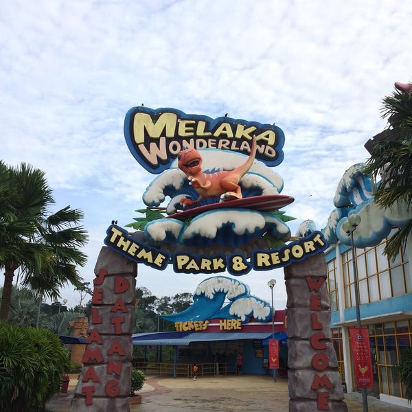 themepark,histheme melaka wonderland theme park & resort