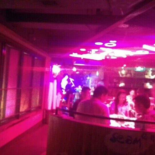 夜潮酒吧