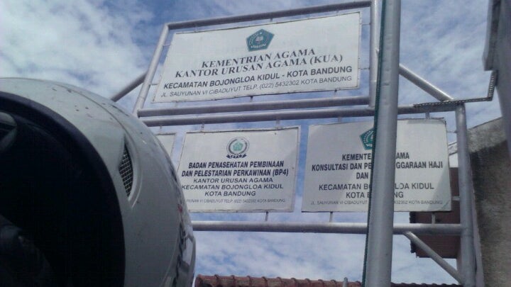 Kantor urusan agama (KUA) bandung