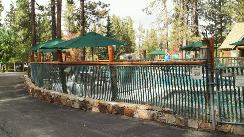 Golden Bear Cottages Resort
