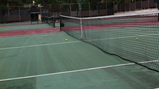 Lapangan Tenis Tirta Mas