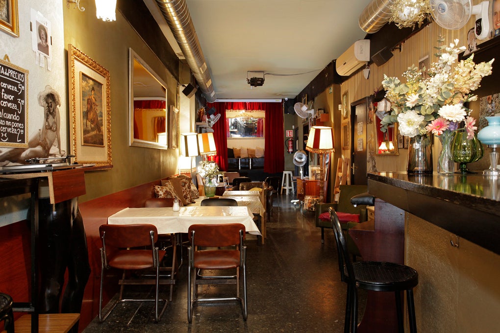 bar