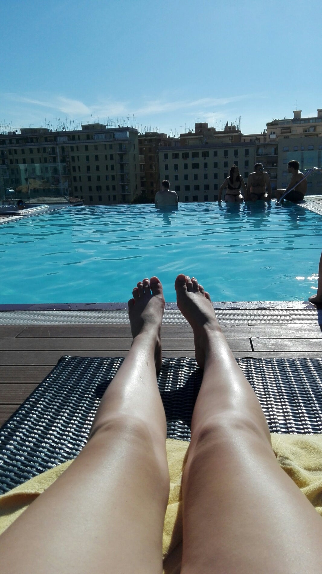 hotel-pool