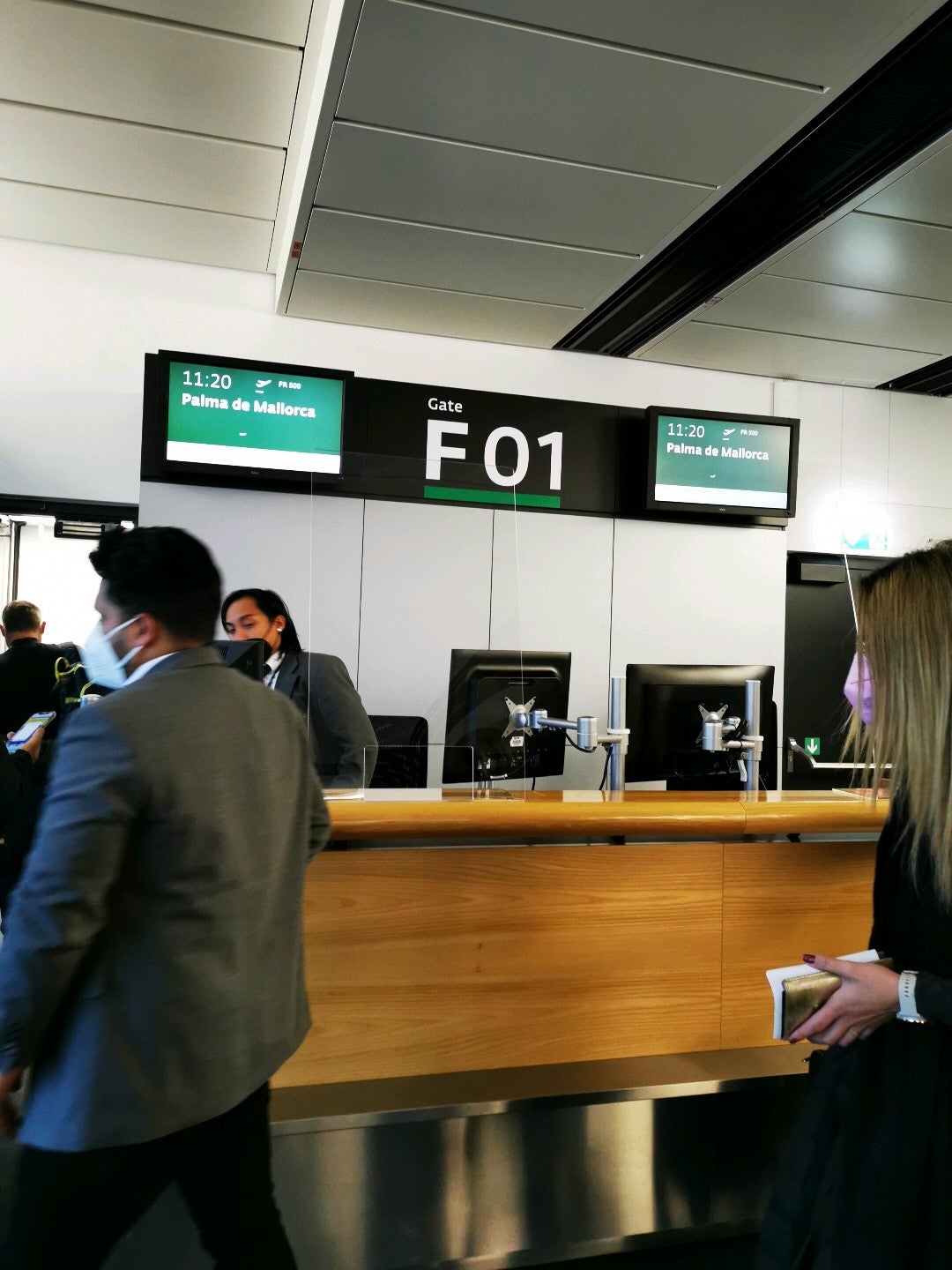airport-gate
