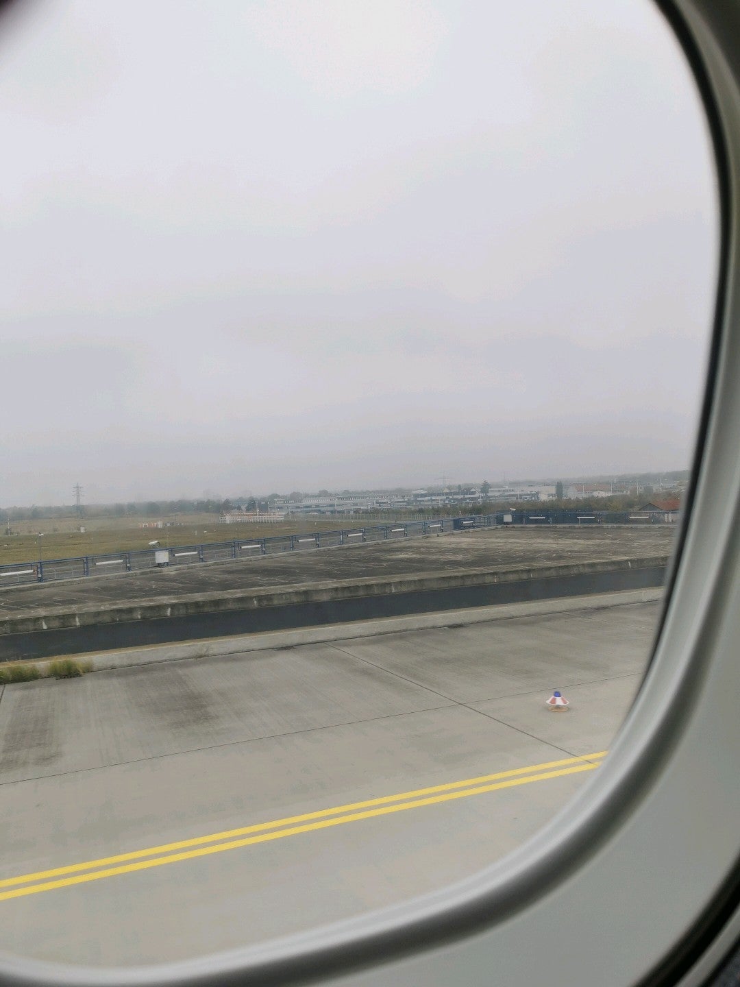 photo of Flugzeugbrücke West