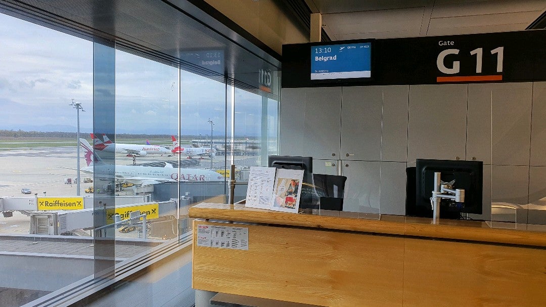 airport-gate
