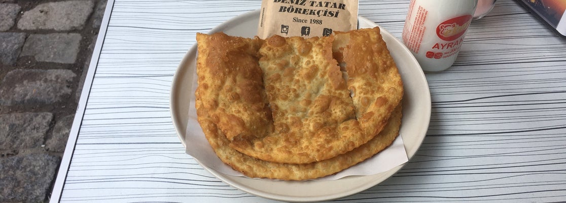 Kırım Çiğ Börek Mantı Konak'ta Börekçi