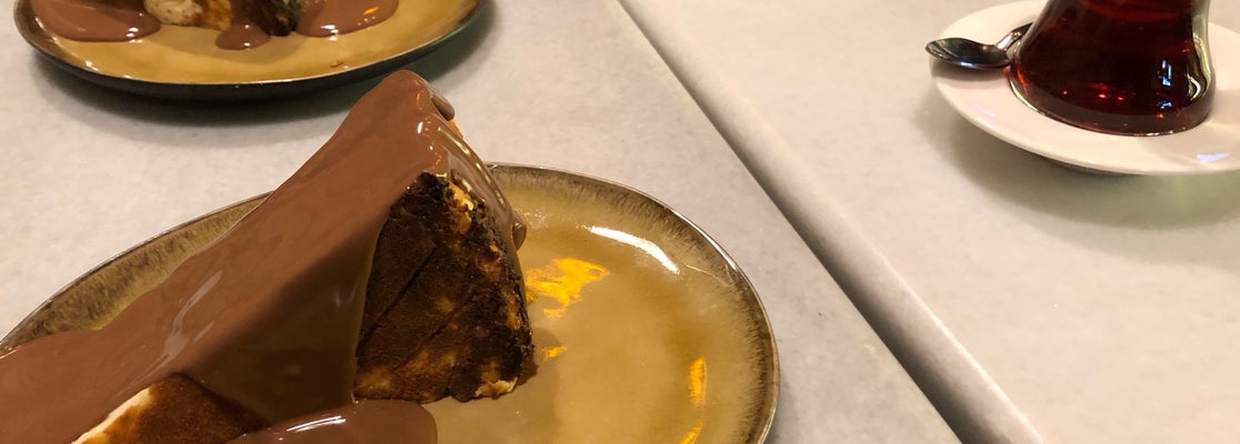 Viyana Kahvesi &amp; Çikolata Kutusu Bereketzade Büyükhendek Cad. No19