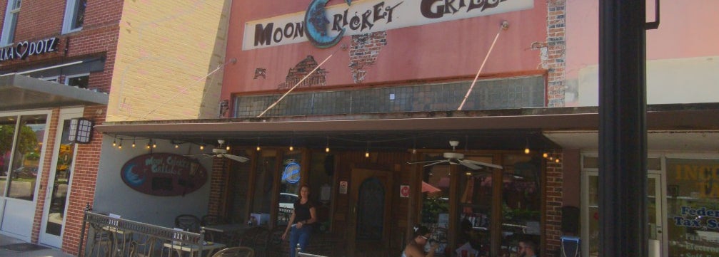 Moon Cricket Grille - Bar in Winter Garden