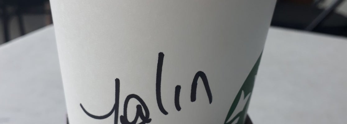 Starbucks Bayraklı�da Kahve Dükkanı