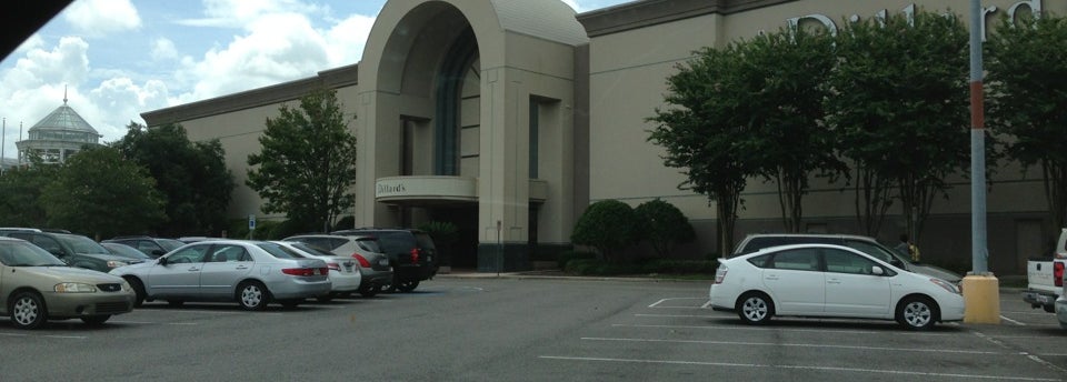 Dillard�s South Baton Rouge 6601 Blvd