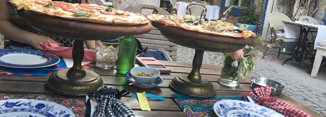 Kırmızı Ardıç Kuşu Pizza Place in Çeşme