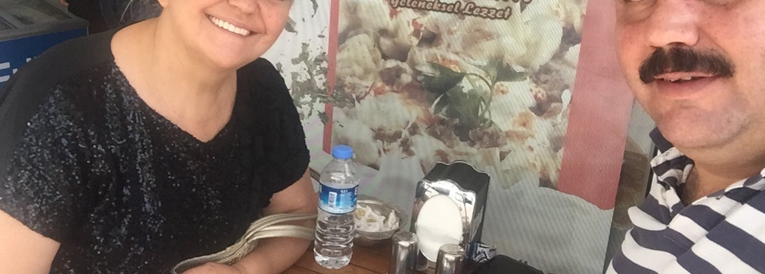 Kırım Çiğ Börek Mantı Konak'ta Börekçi