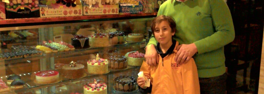 Tüylüoğlu Kardeşler Ekmek & Pasta Panadería en İstanbul