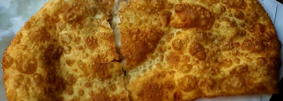 Kırım Çiğ Börek Mantı Konak'ta Börekçi