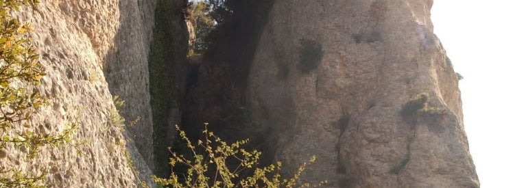 Cueva de los Raposos o Paso del Agujero del Concejo de Ollobarren Valle