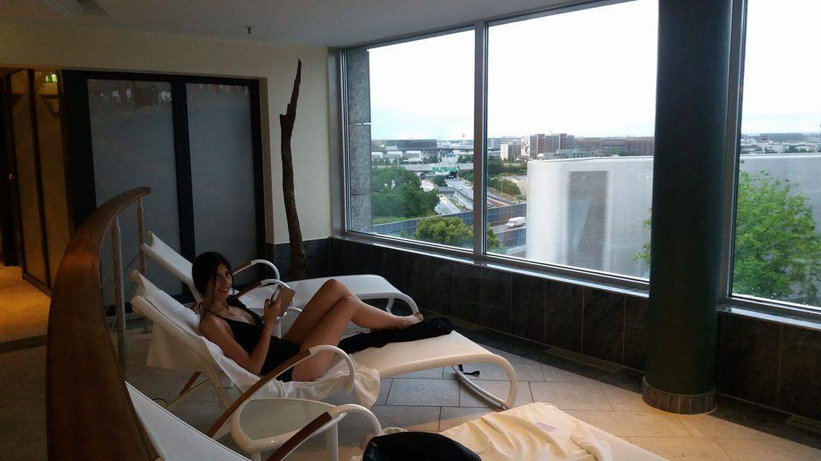 hotel-pool