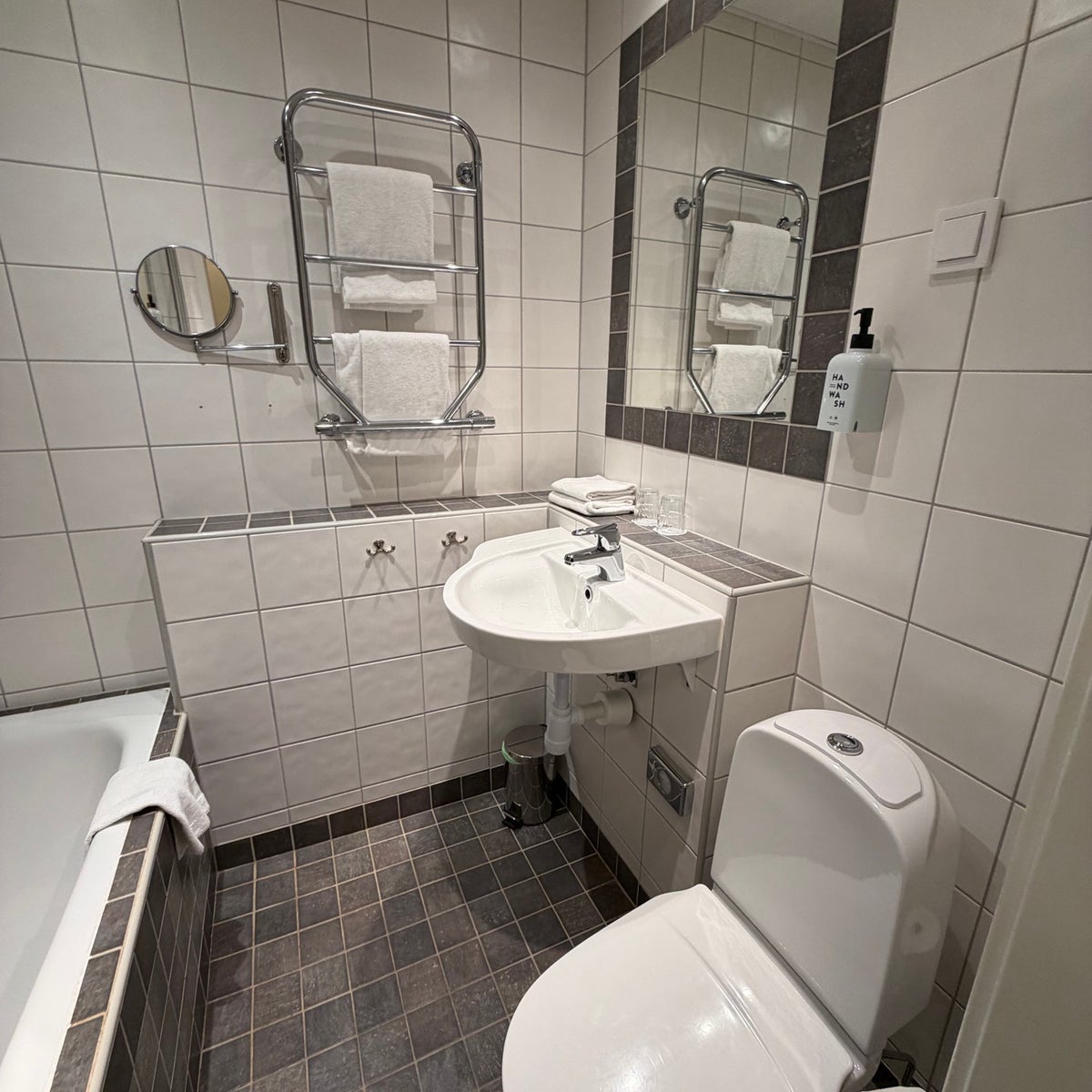 Himalaya-Salzgrotte in Gamla Stan – Bild 1