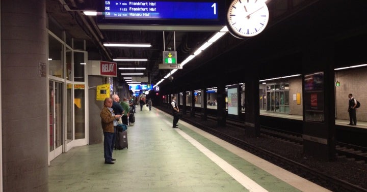 Hugo Eckener Ring 1 60549 Frankfurt Am Main www.trackpacking.com