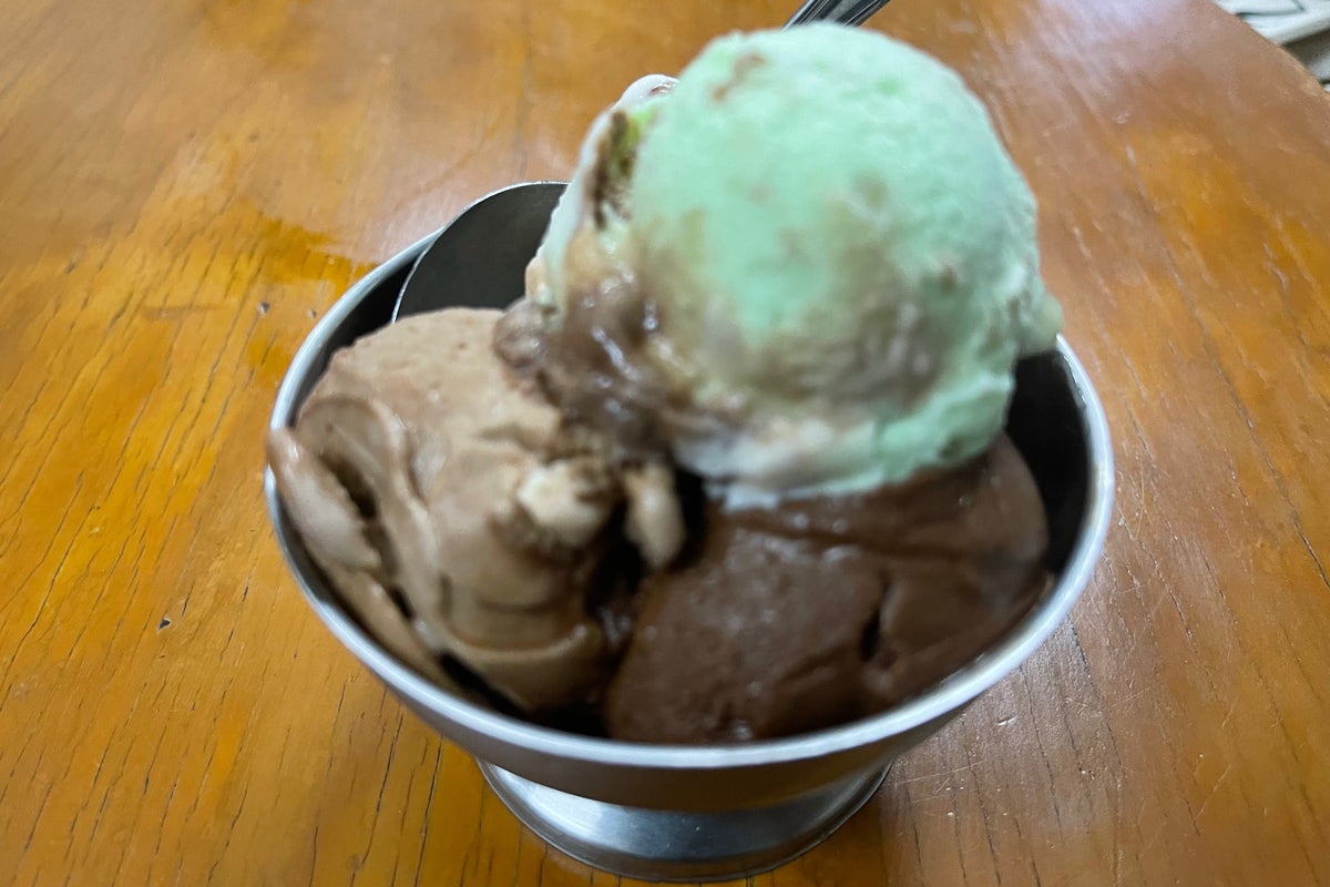 Ragusa Es Italia Restaurant & Ice Cream Jalan Veteran I No. 10