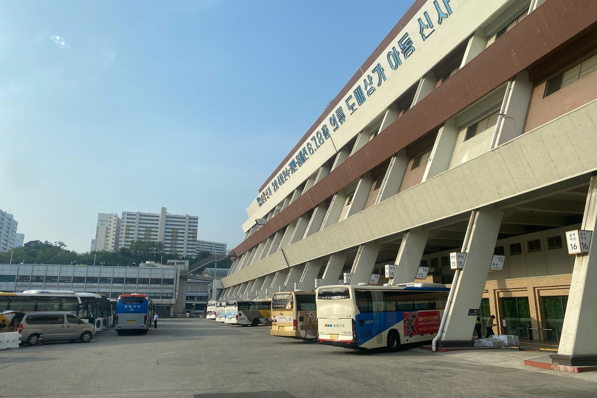 Seoul Express Bus Terminal (서울고속버스터미널) - 서초구 신반포로 194, 서울특별시