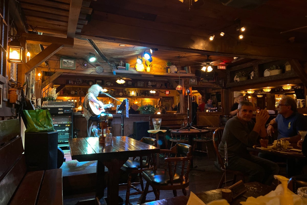 The Field Irish Pub & Eatery 3281 Griffin Rd, Fort Lauderdale