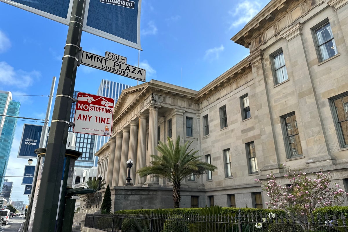 Old U.S. Mint 'only building left standing' exaggeration photo 1