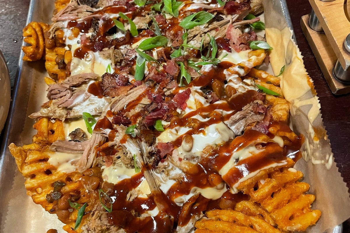 Blue Tractor BBQ & Brewery 207 E Washington St, Ann Arbor