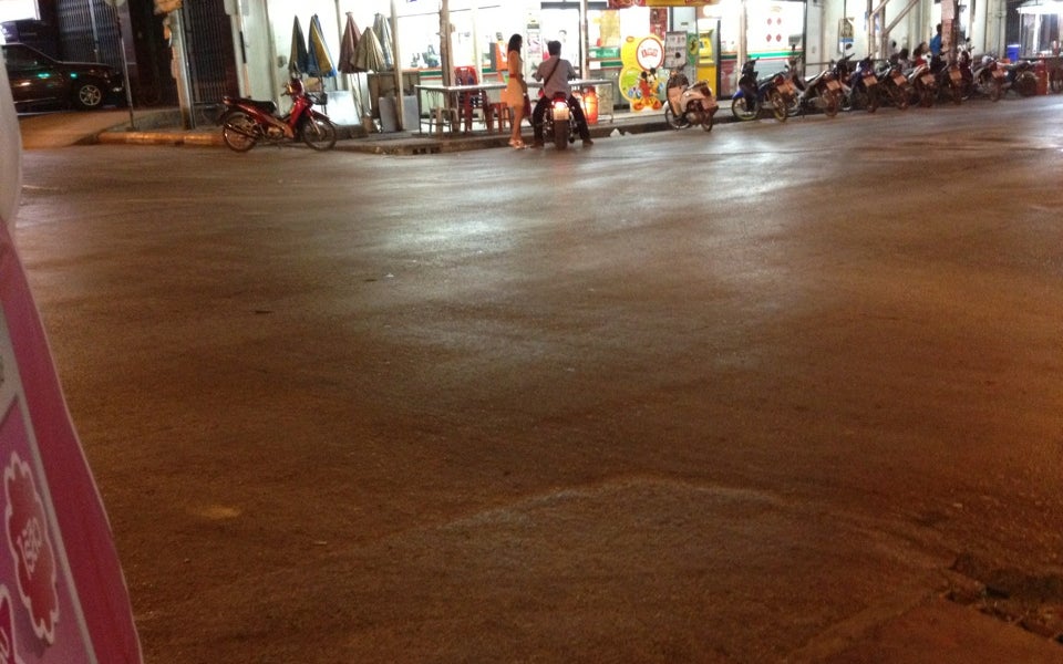 Wat Klang Intersection (แยกวัดกลาง)