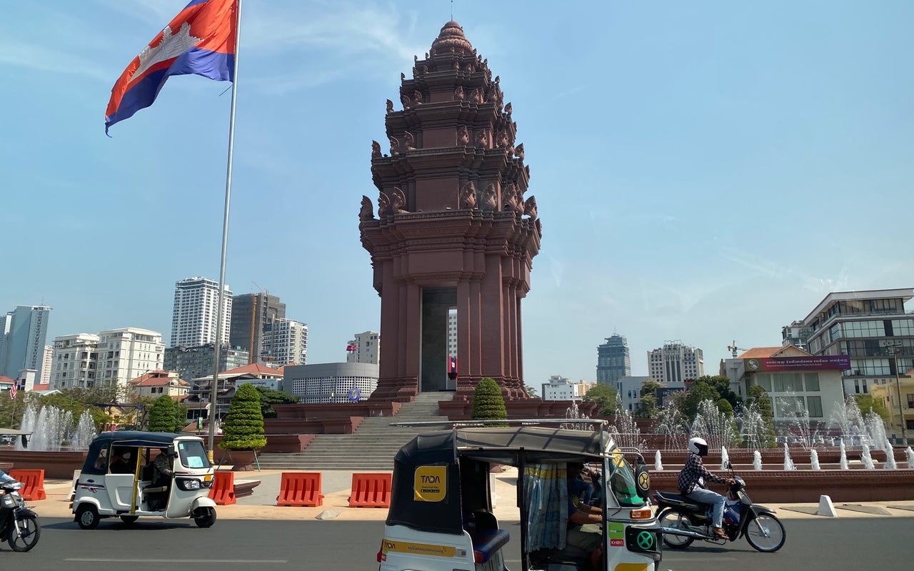 Independence Monument (វិមានឯក  រាជ្យ)
