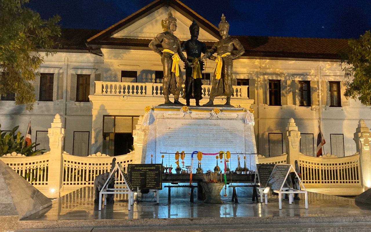 Three Kings Monument (พระบรมราชานุสาวรีย์สามกษัตริย์)