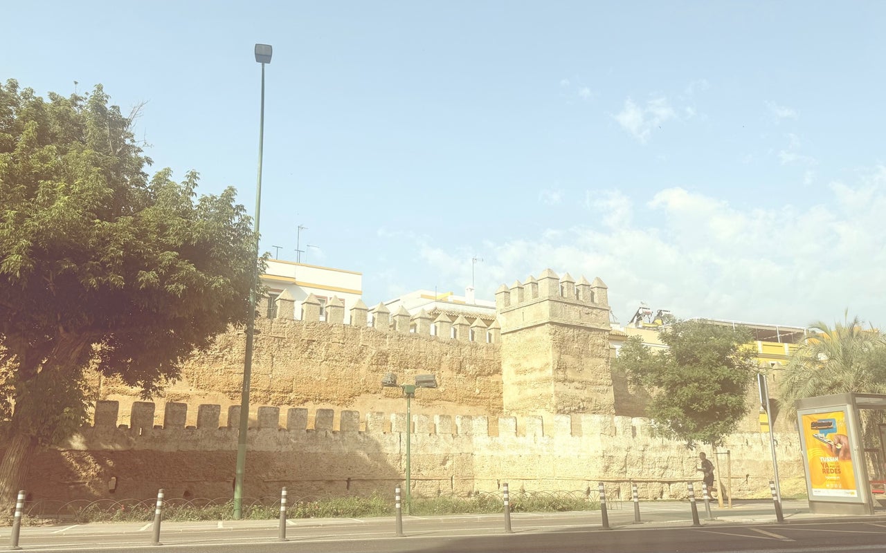Macarena Wall (Muralla Macarena)