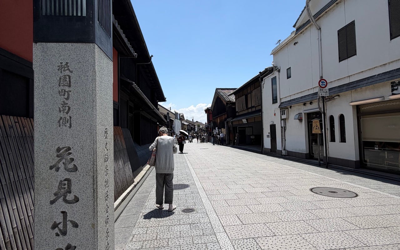 Hanami-koji Street (花見小路)