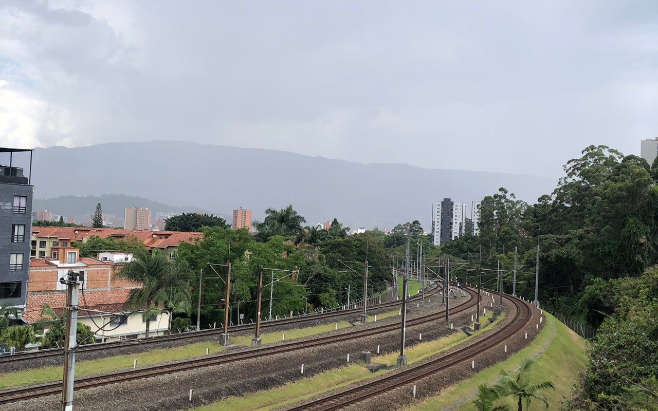 Puente peatonal metro San Javier