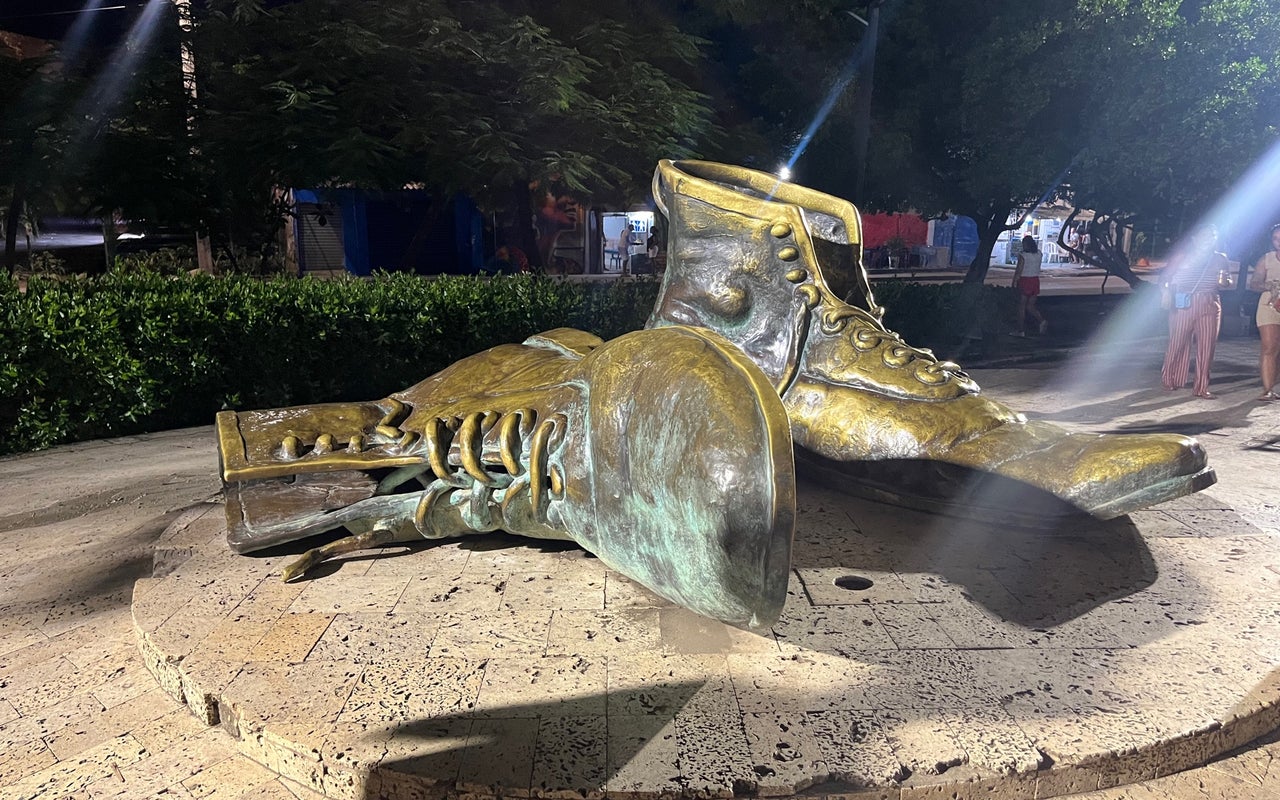 Monumento de Los Zapatos Viejos