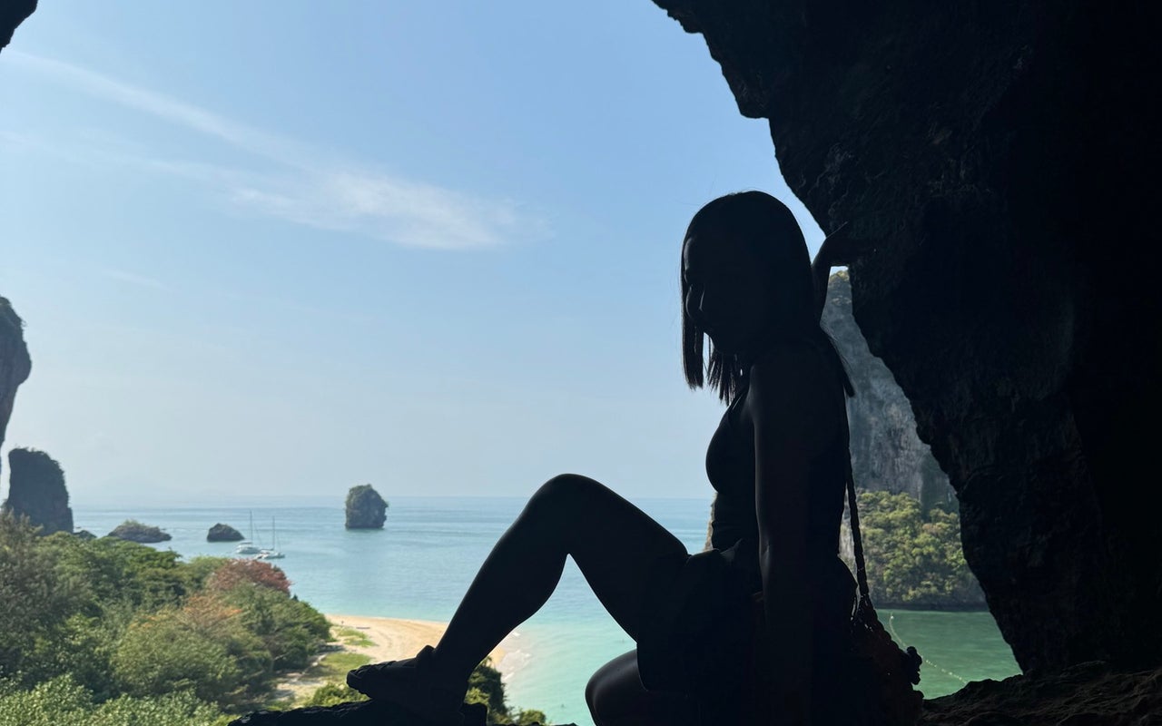 Phra Nang Cave (ถ้ำพระนาง)