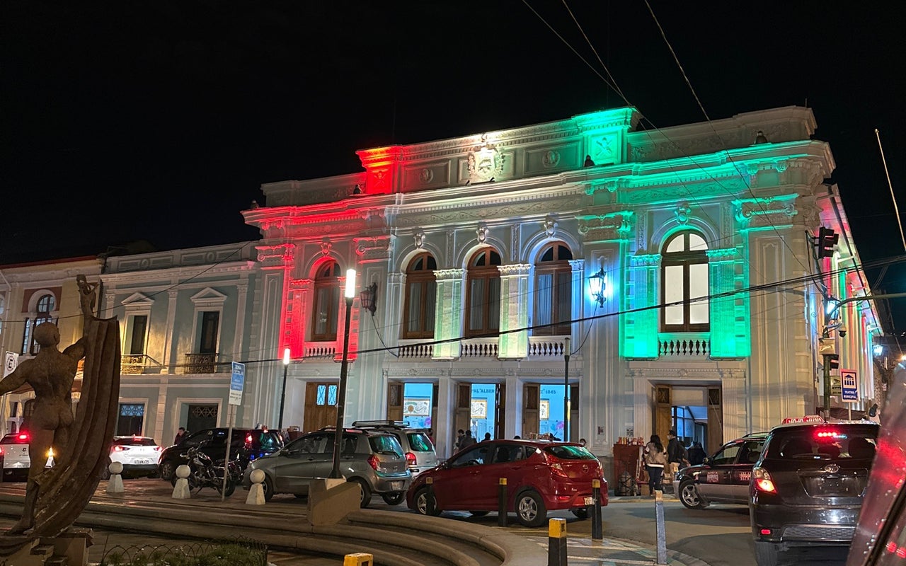 Teatro Municipal "Alberto Saavedra Pérez"