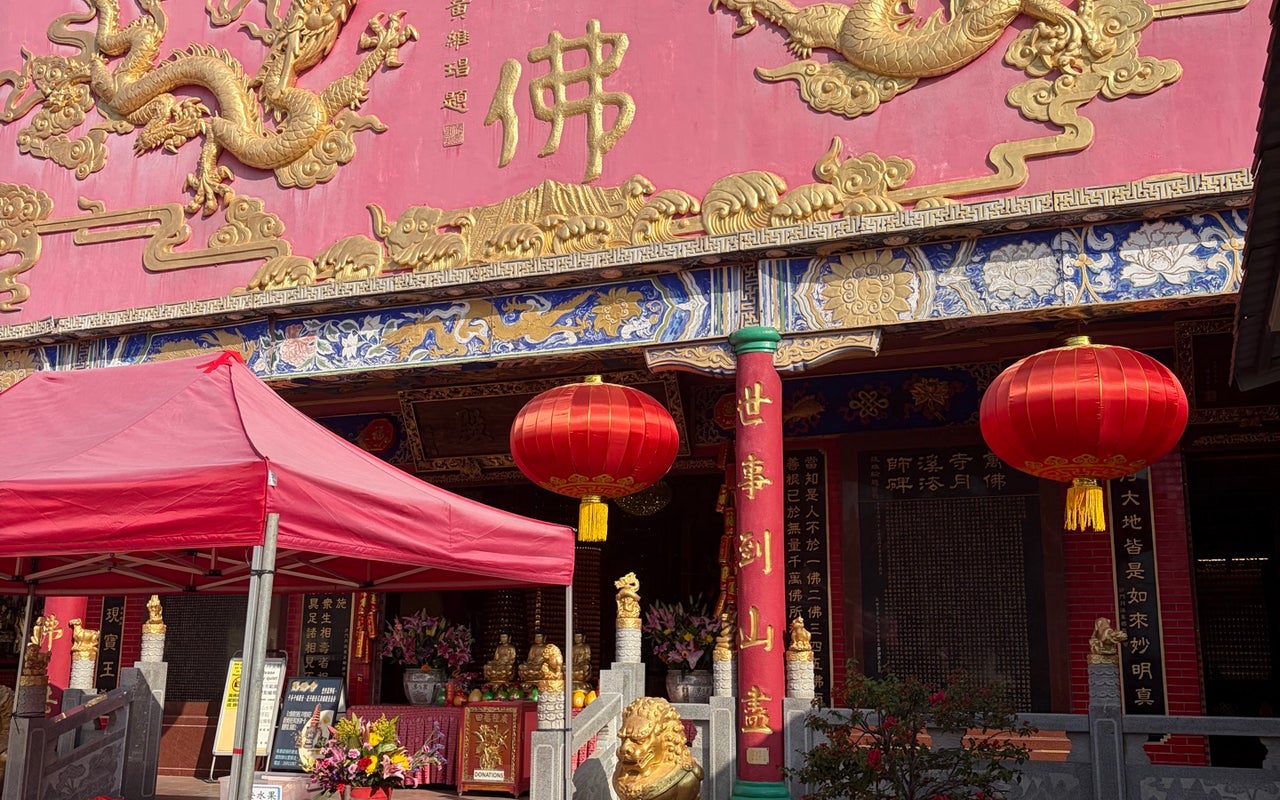 Ten Thousand Buddhas Monastery (萬佛寺)