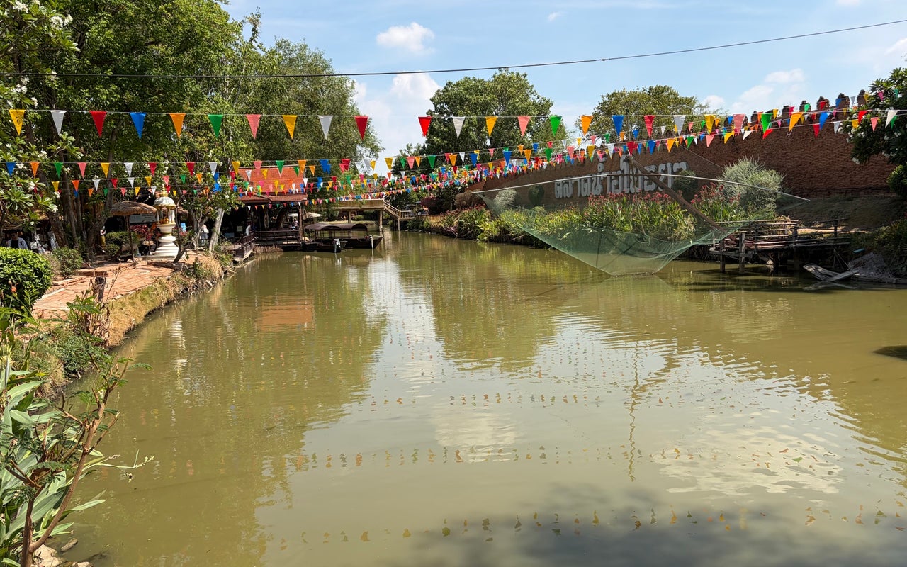 Ayothaya Floating Market (ตลาดน้ำอโยธยา)