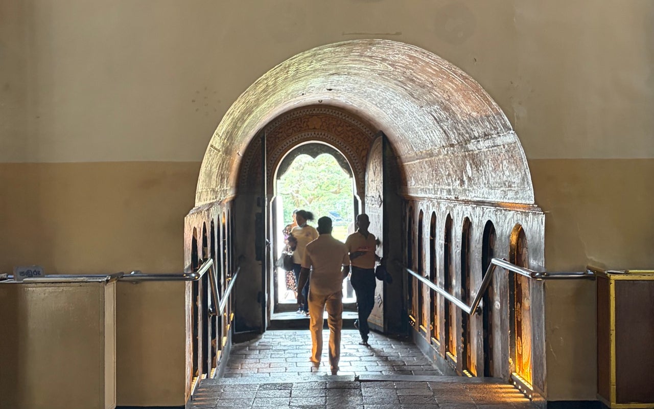 Temple of the Sacred Tooth Relic (ශ්‍රී දළදා මාළිගාව)