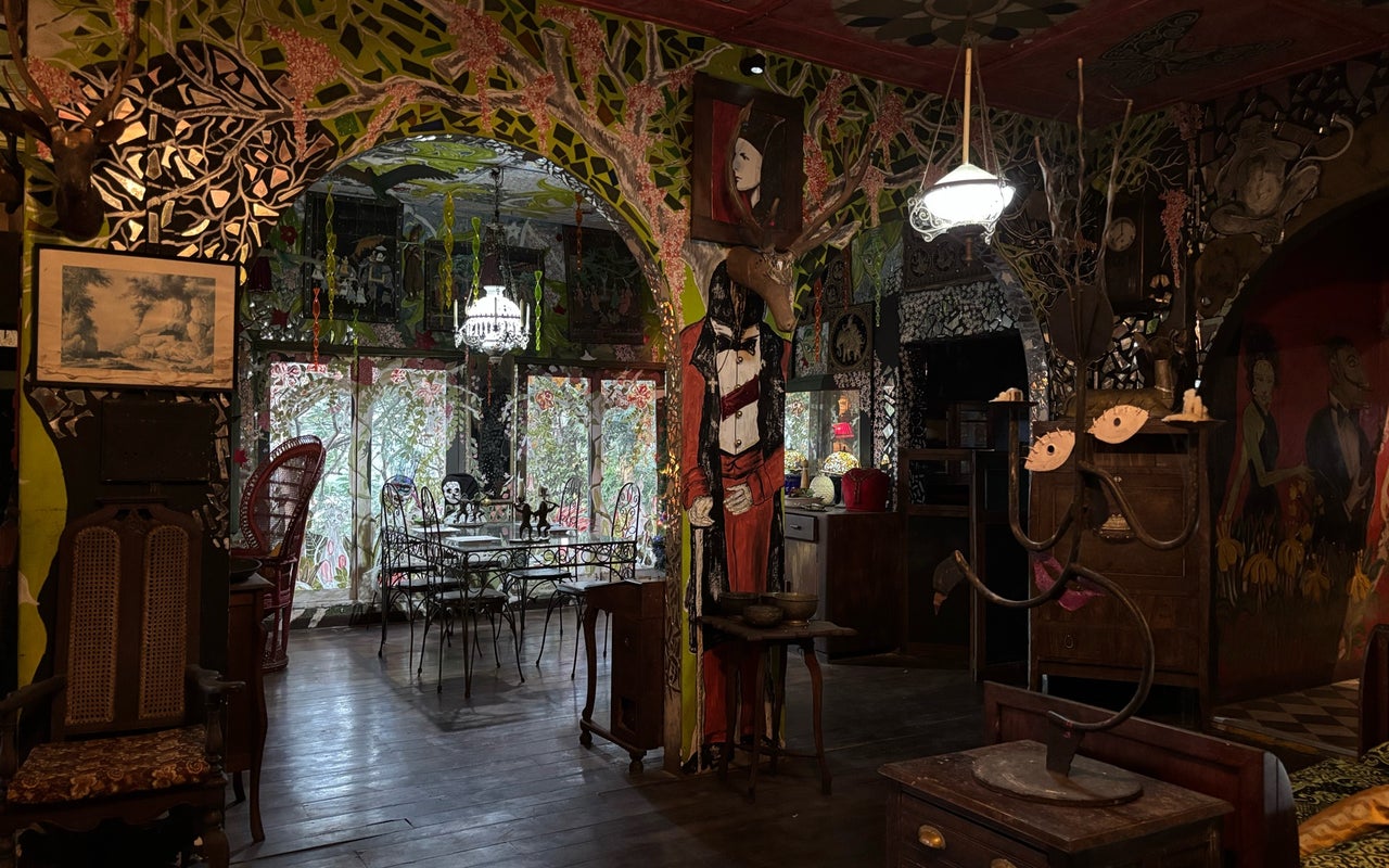 Helga's Folly Hotel