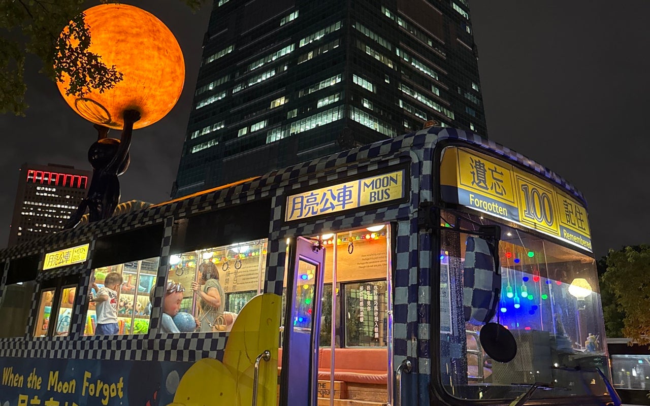 幾米月亮公車 The Moon Bus