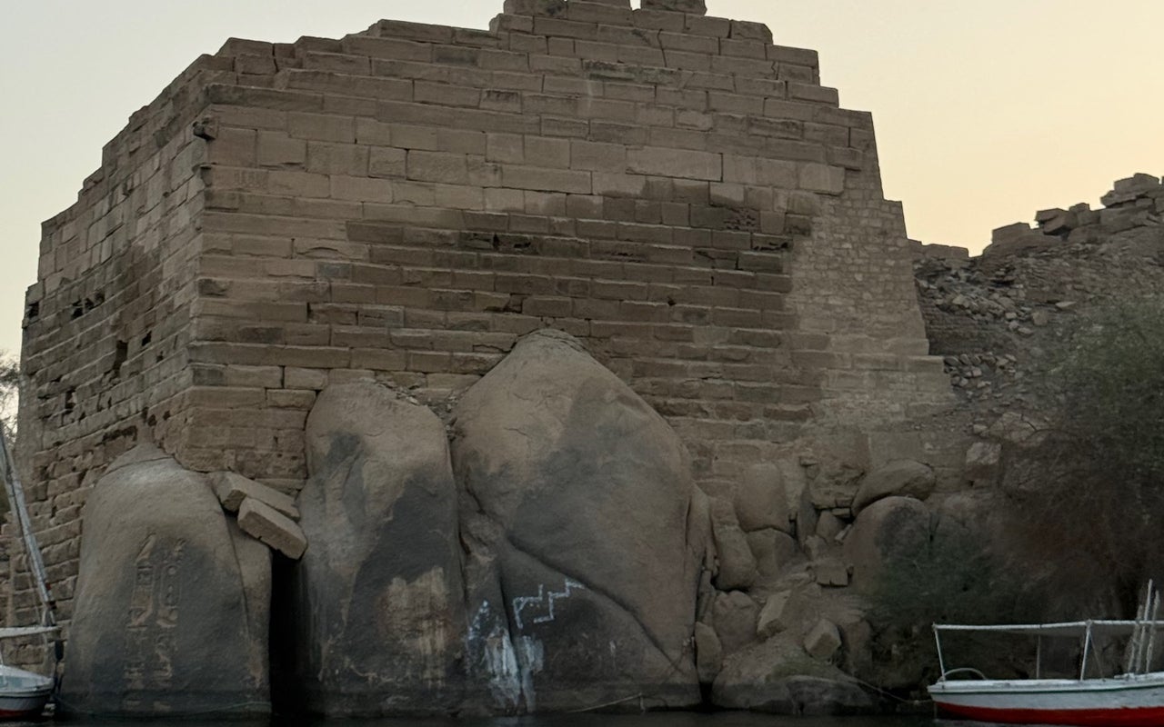 Elephantine Island (جزيرة الفنتين)