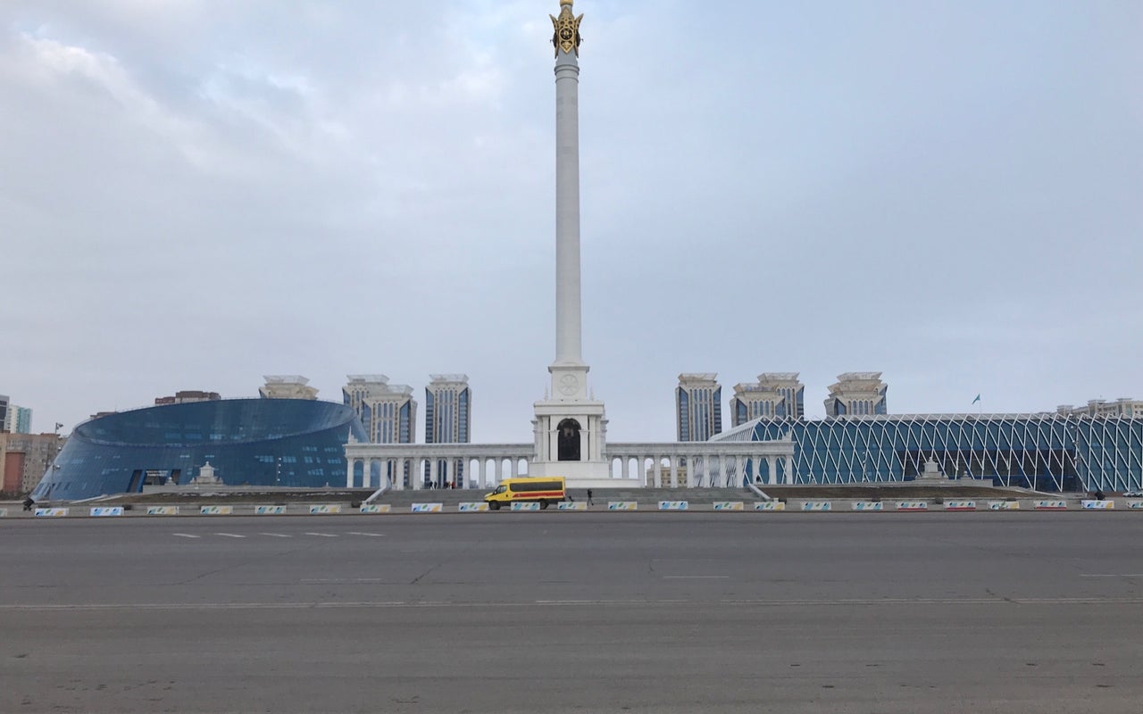 Qazaq Eli Monument ("Қазақ Елі" монументі)