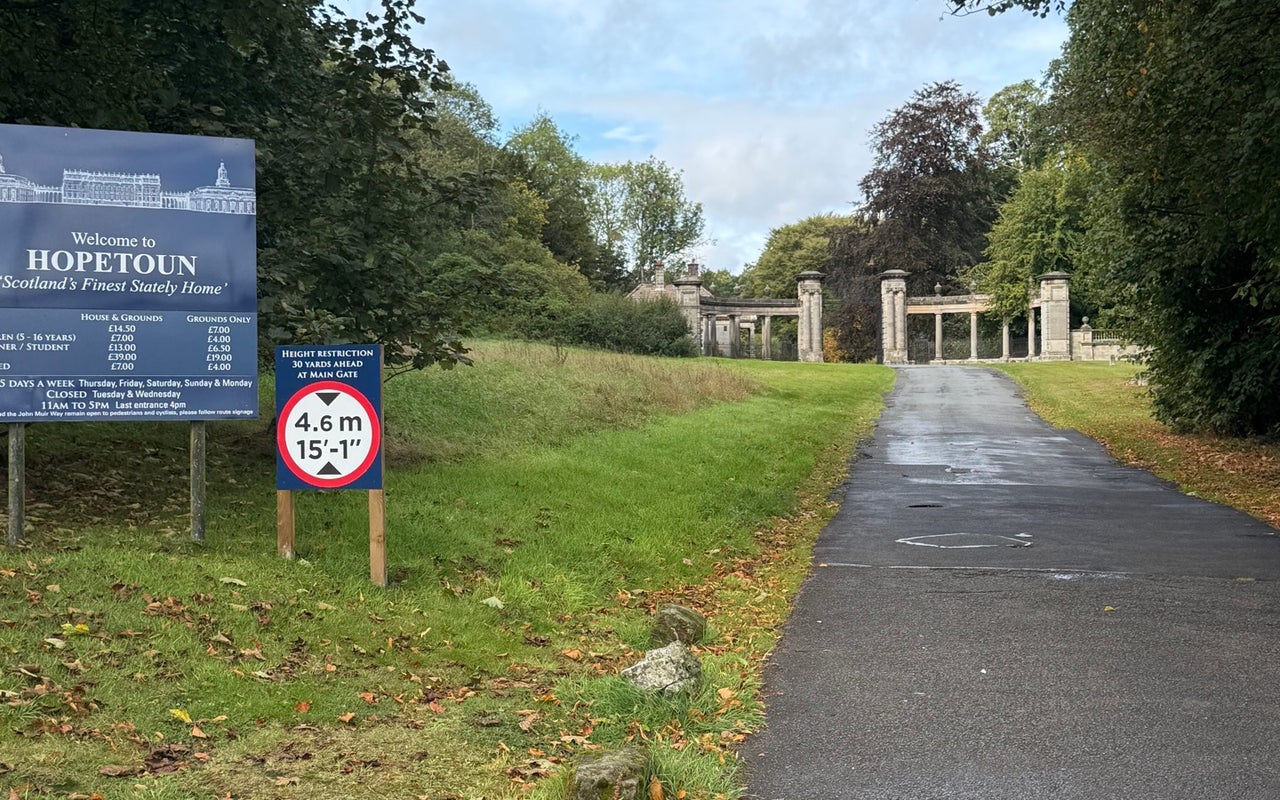 Hopetoun House