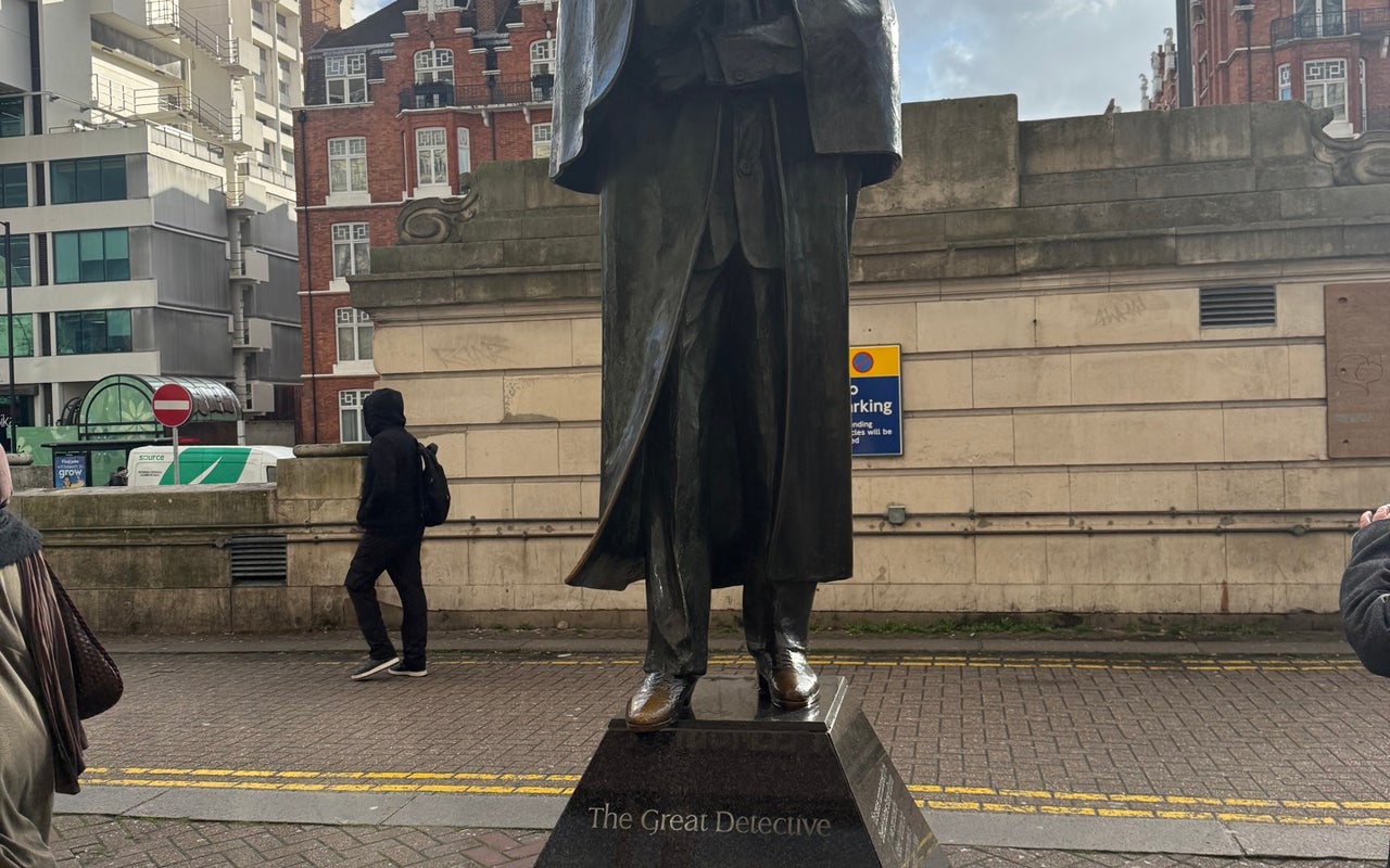 Sherlock Holmes Statue