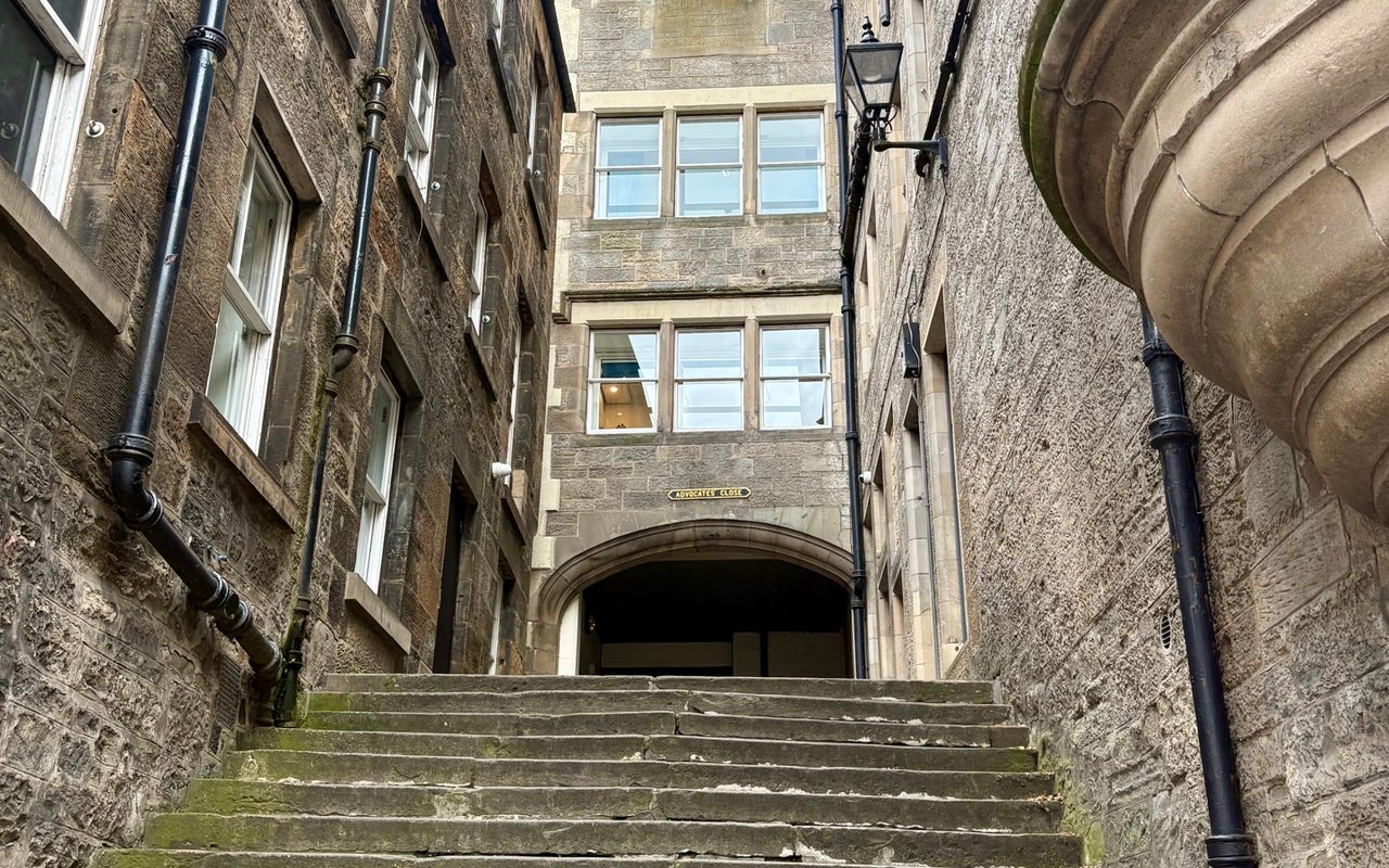 Advocate's Close