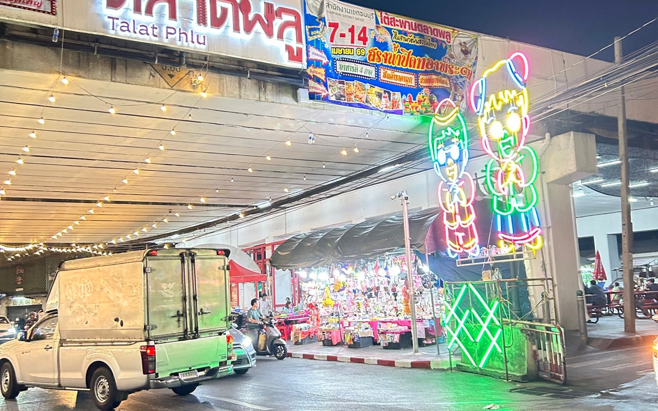 Talat Phlu Market (ตลาดพลู)