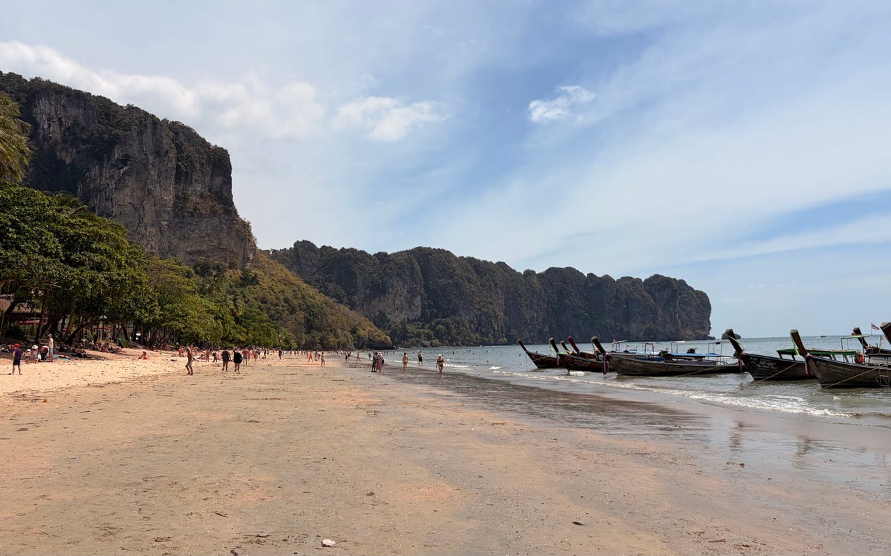 Ao Nang Beach (หาดอ่าวนาง)