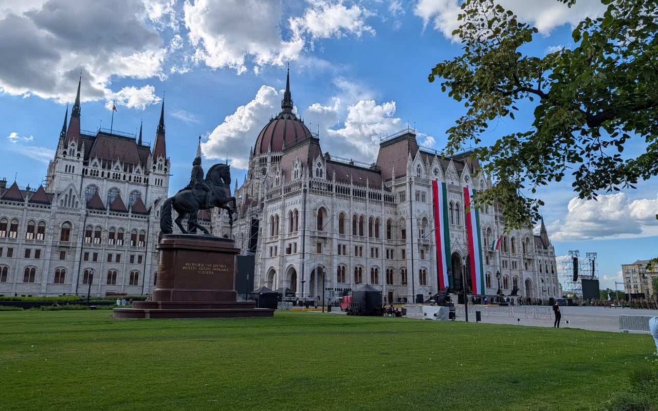 Kossuth Lajos Square (Kossuth Lajos tér)